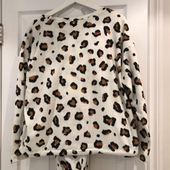 H&M women’s sleepwear in animal print - Picture 2 of 6